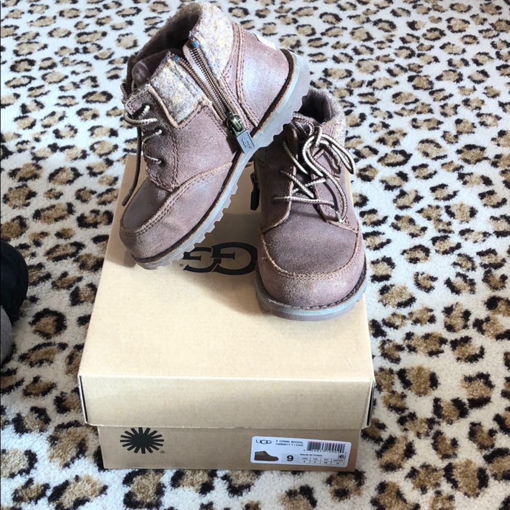 Boys size 9 brown UGG boots hardly used!